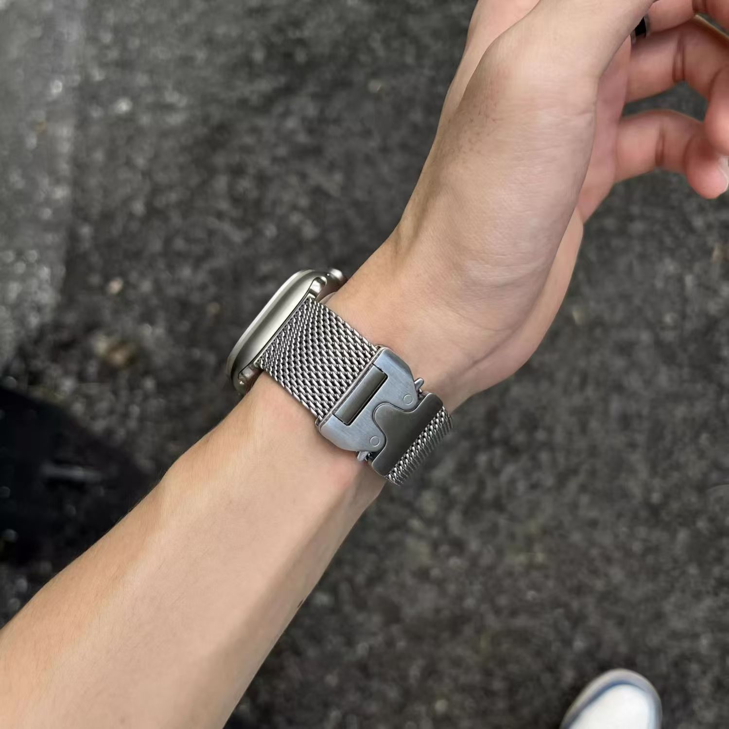 애플 워치 울트라 2-3 밴드용 밀라니즈 루프 스트랩  - Milanese Loop Magnetic 리뷰 및 가격